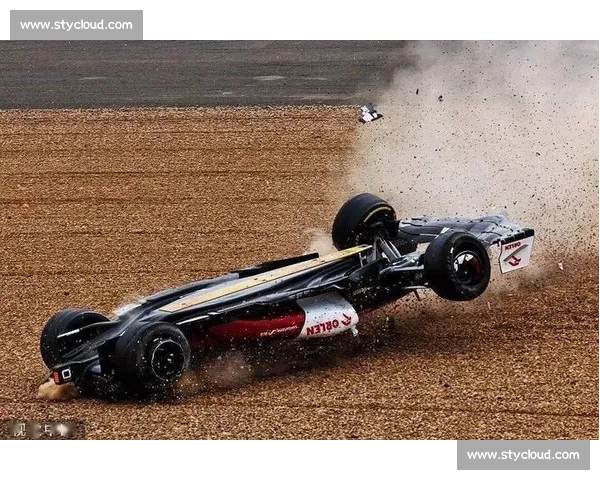 F1赛道惊险瞬间回顾顶级车手事故全解析
